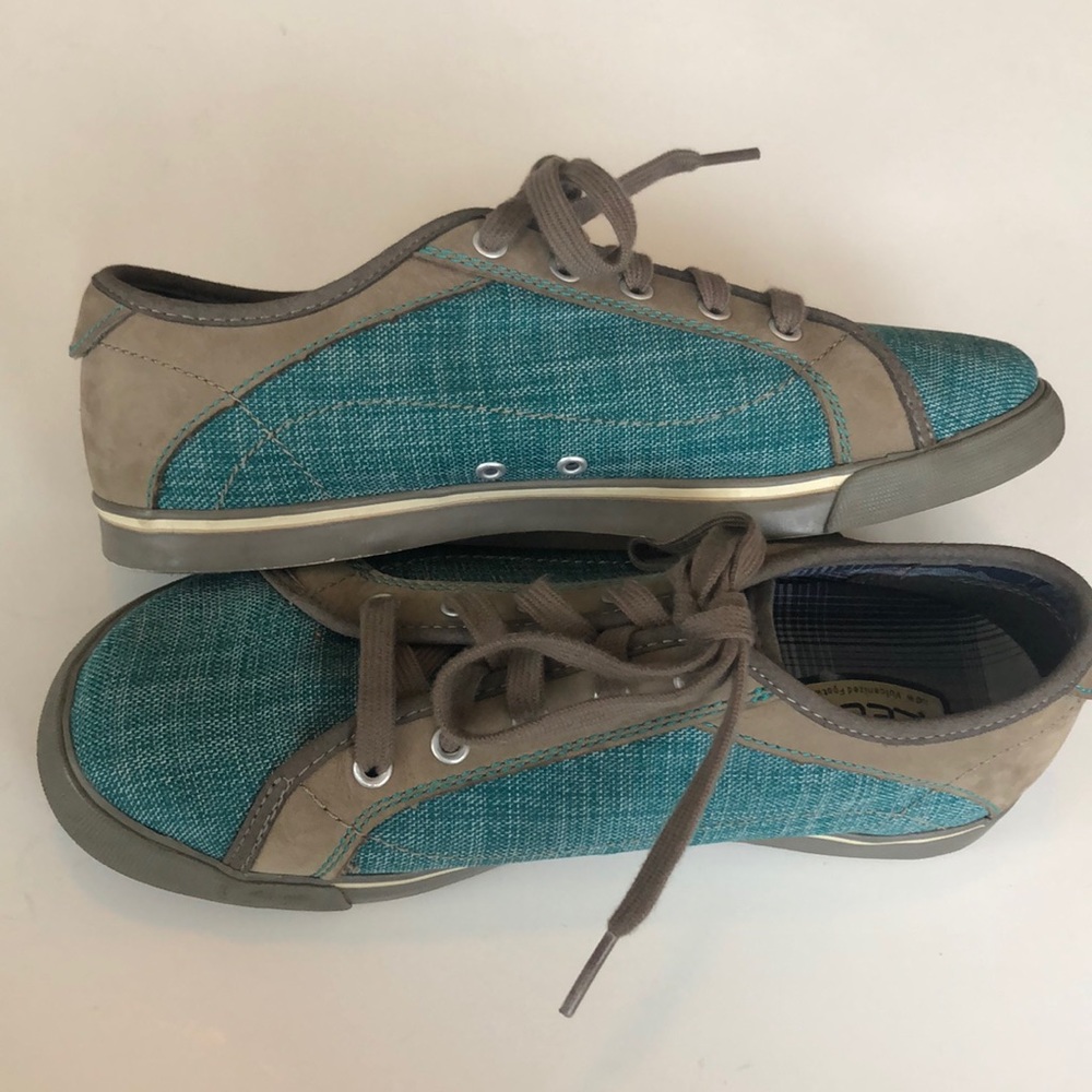 KEEN Canvas/Suede Ortholite Sneakers Size 6 ⭐️